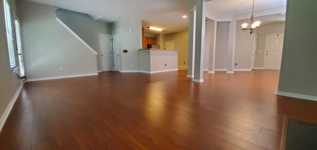 Building Photo - 3 Bedroom Home in North Charlotte