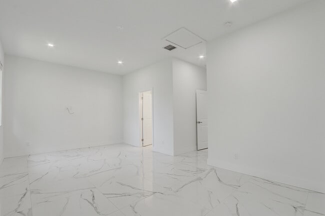 Building Photo - 406 Bella Sol Way