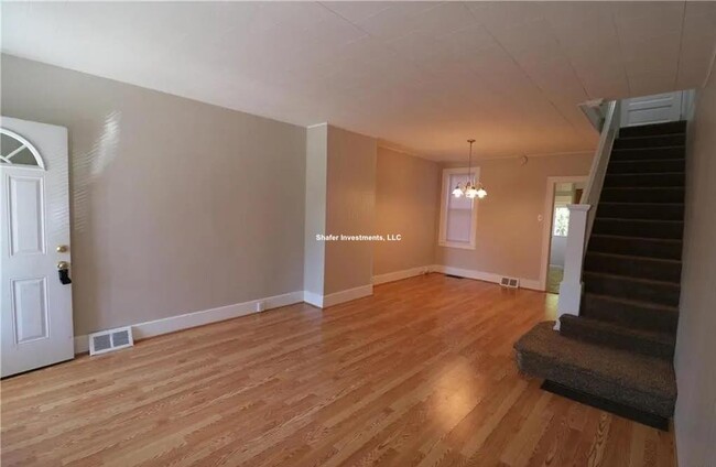 Building Photo - 429 E Frankford St