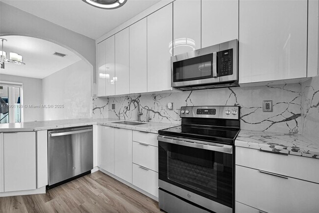 Building Photo - 640 SE 1st St