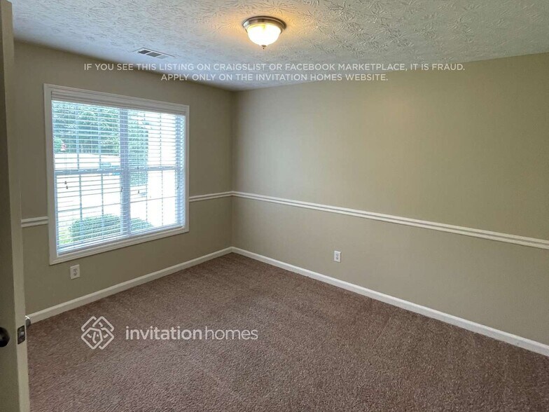 Building Photo - 3715 Biltmore Oaks Dr SE