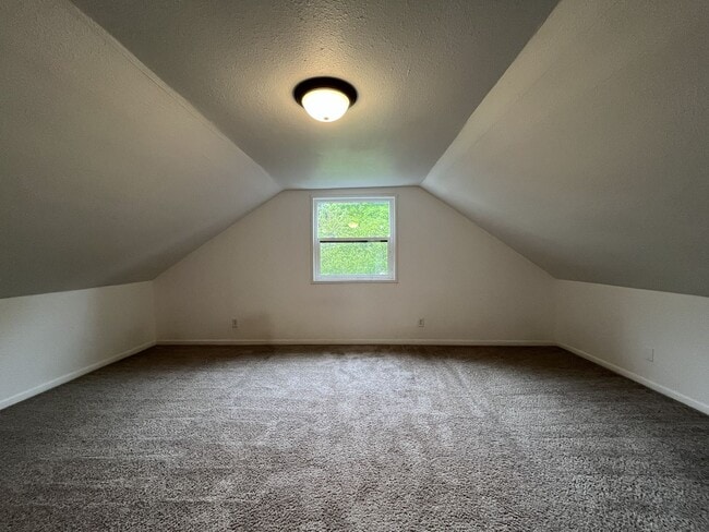 Building Photo - Large NW Portland Home Near Shops & Restaurants with Finished Basement & Bay Windows