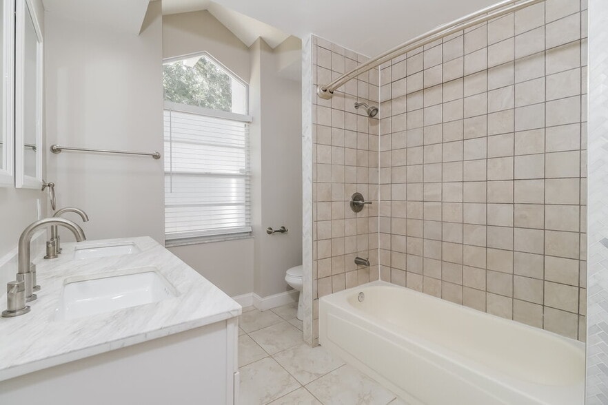 Building Photo - 10324 Ashley Oaks Dr