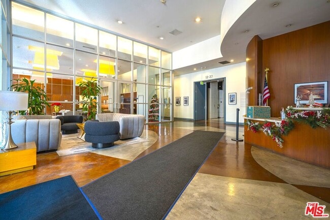 Building Photo - 801 S Grand Ave