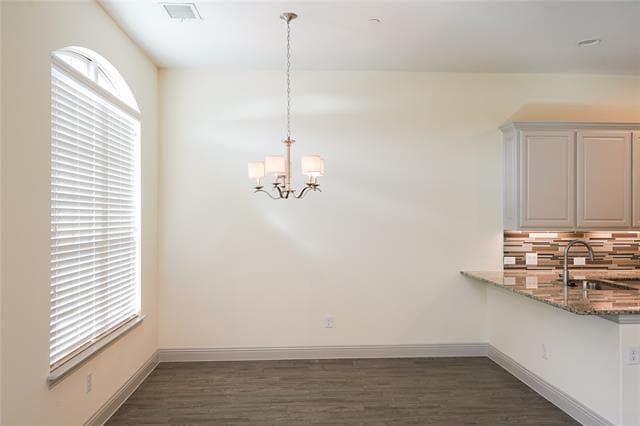 Building Photo - 2401 Cort Dr