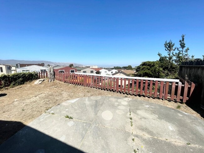 Building Photo - 82 Bromley Ct