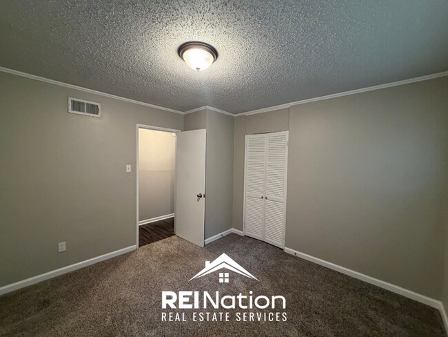 Building Photo - Charming 3BR/2BA East Memphis Home | 1,795 Sq Ft, Hardwood Floors & Fireplace