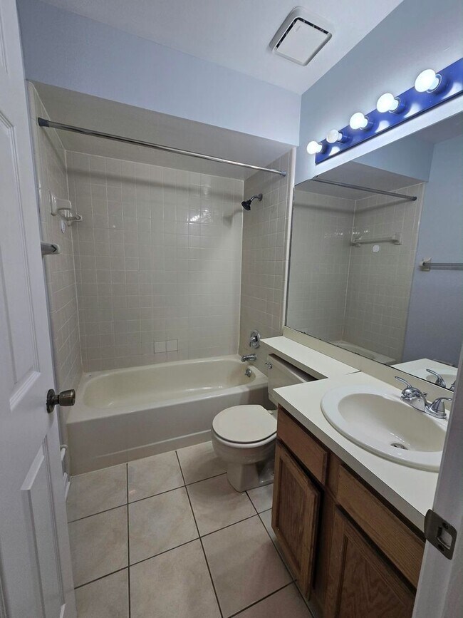 Building Photo - 1030 Knoll Wood Ct