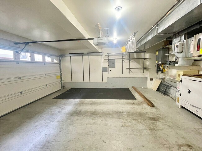 Building Photo - AVAILABLE NOW 3 BD 3.5 BA Townhome in Fremont