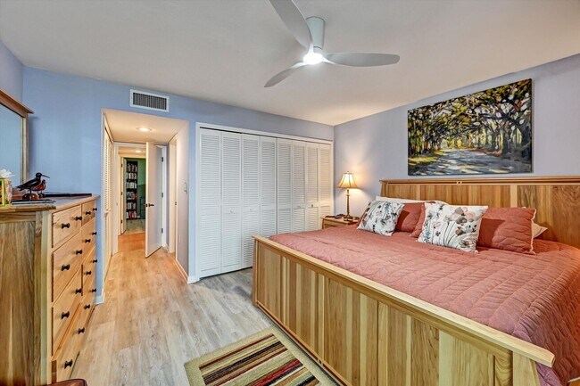Building Photo - Waterfront! Annual Lease,  2 bedroom 2 bath plus bonus room