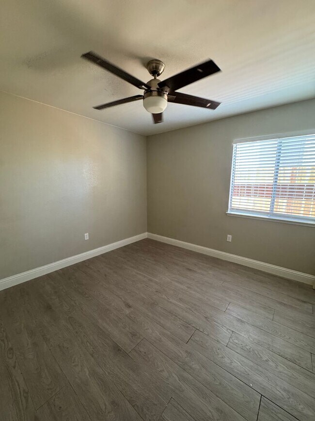 Building Photo - Remodeled Silver Creek Beauty