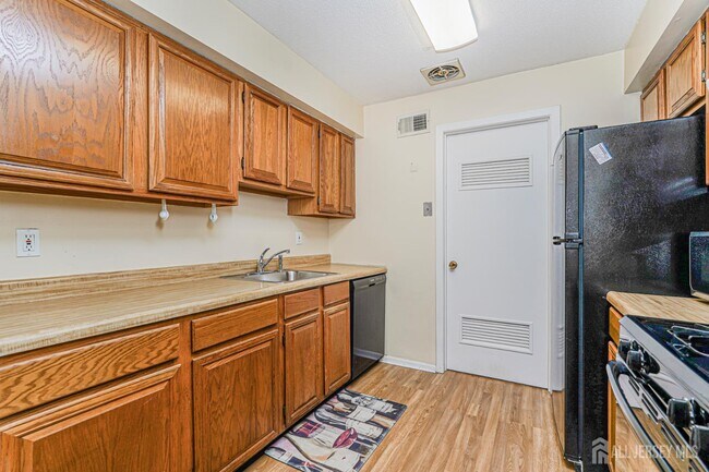Building Photo - 33 Foxtail Ln