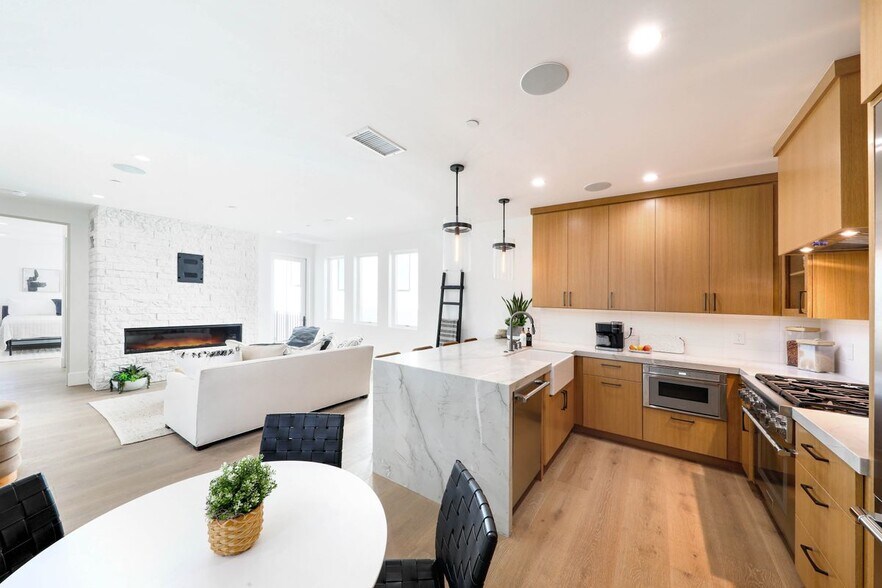 Building Photo - 715 Narcissus, 2