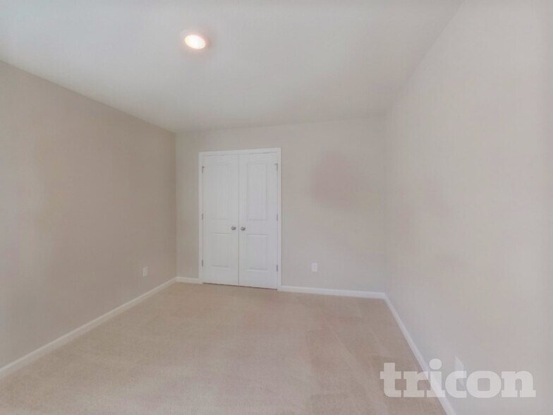 Building Photo - 2170 Southlea Dr