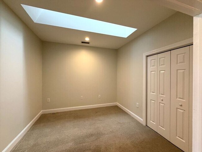 Building Photo - Marsh Oaks Marymount patio home with a one car garage Porter’s neck location
