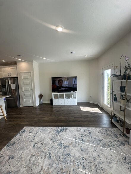 Building Photo - 5069 Dayflower Dr