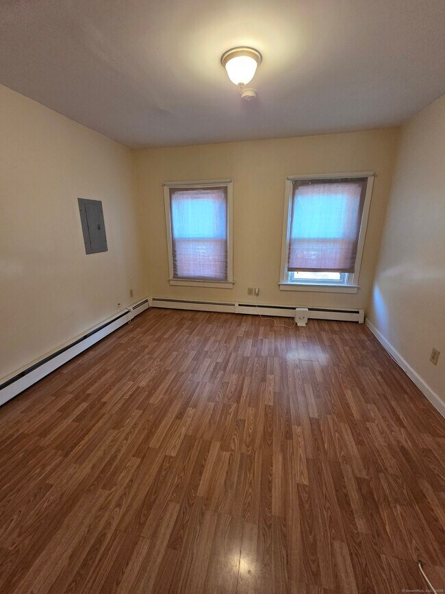 Building Photo - 38 Walnut St