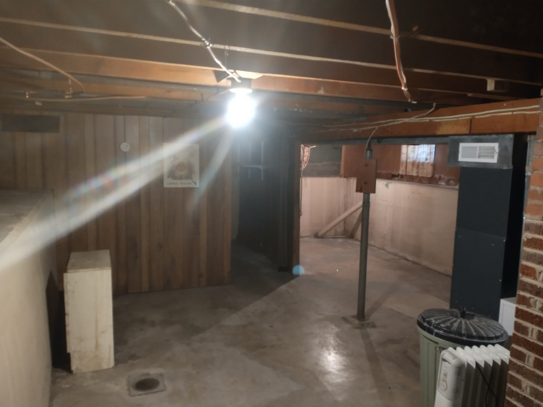 Building Photo - 108 N Oak St