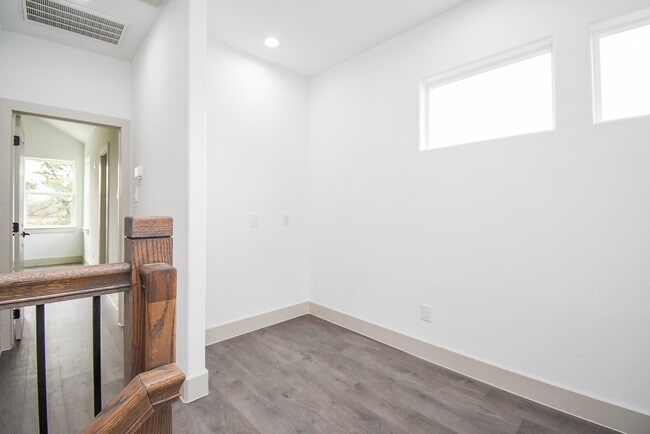 Building Photo - 7973 Joy St