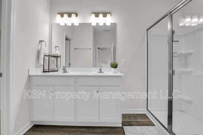 Building Photo - 107 Firefly Cir
