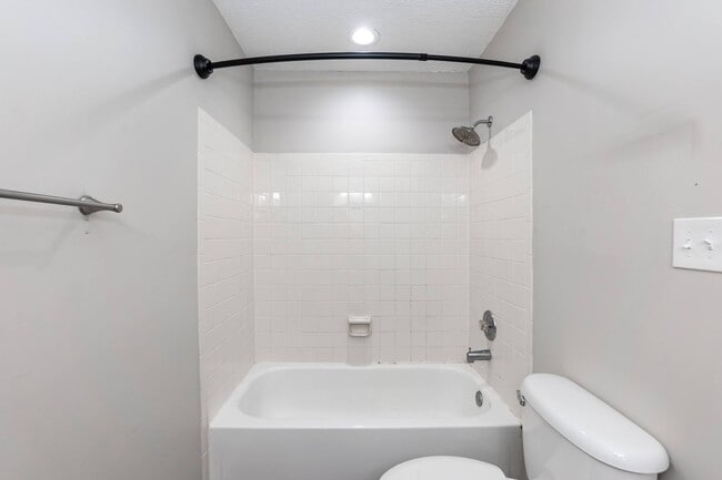 Building Photo - One Bedroom Condo With GREAT Location!