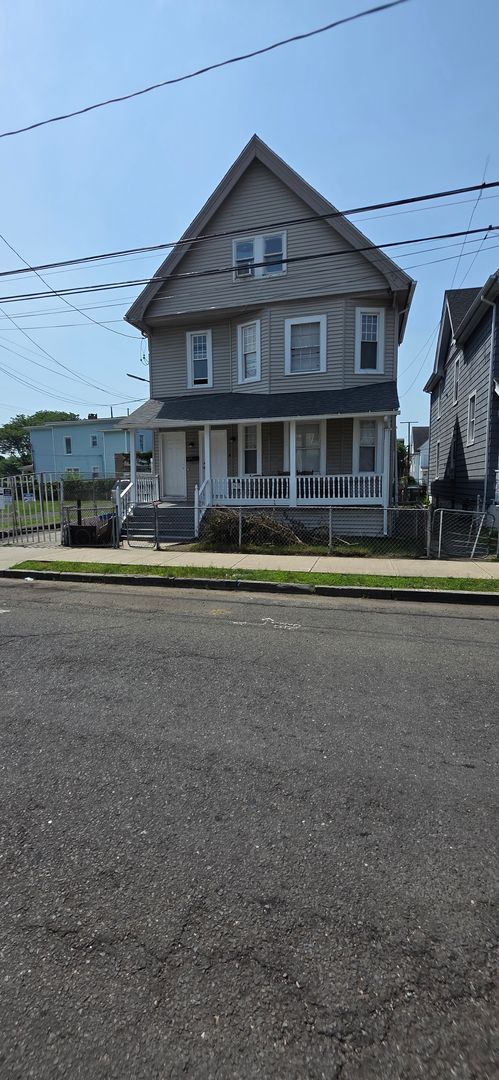 Primary Photo - 1st Floor 3 Bedroom Apartment Available Today