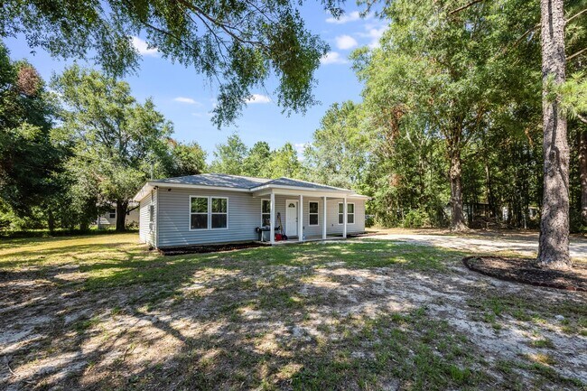 Building Photo - 3071 Highland Ave