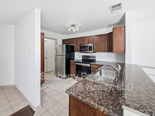 Building Photo - 3950 Seaside Ct