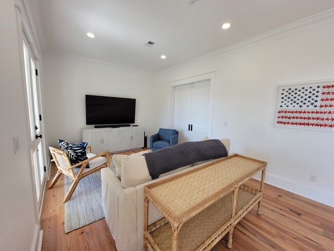 Building Photo - 506 N Beach Blvd