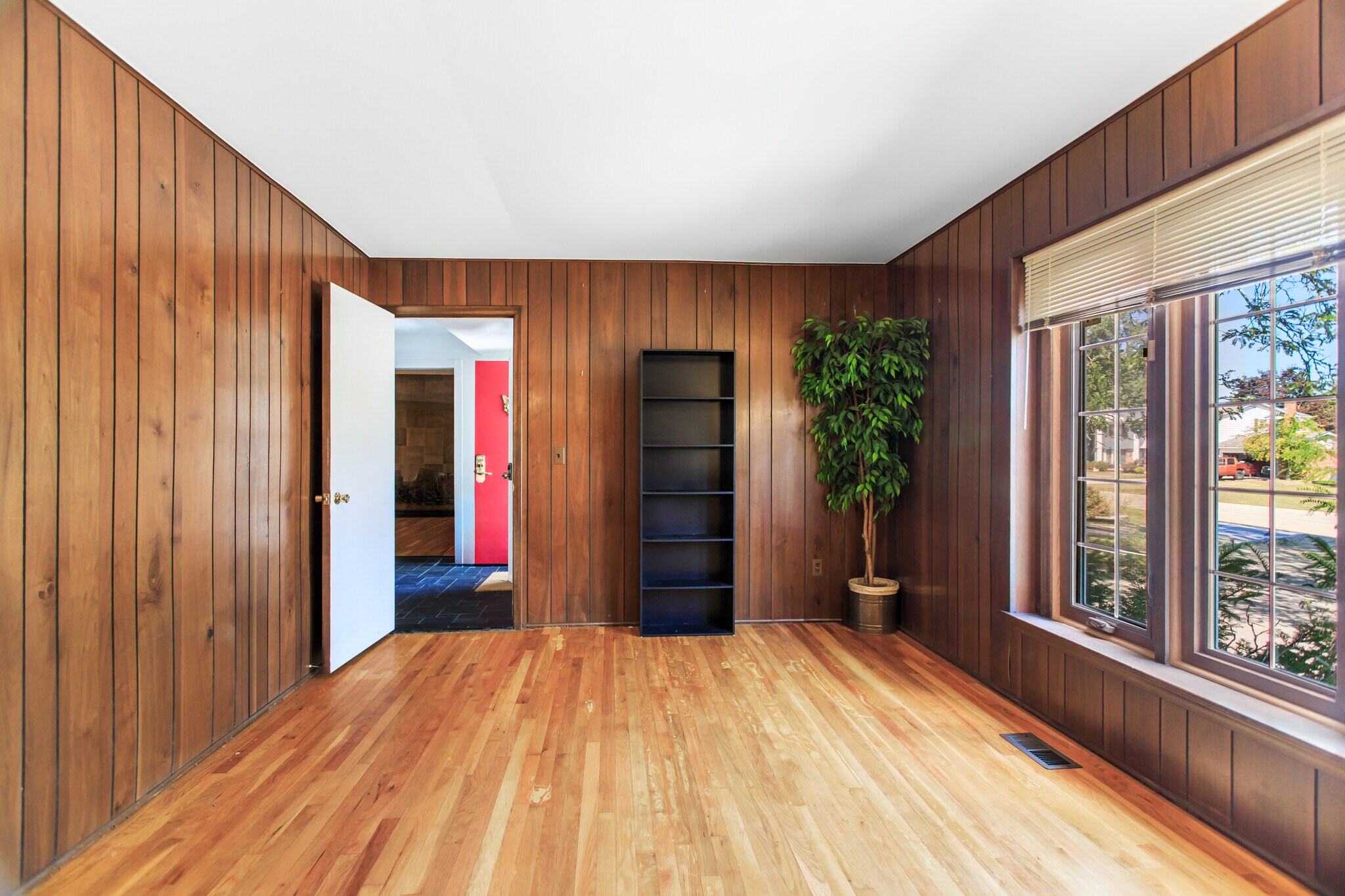 Building Photo - 4015 Pinehurst Dr