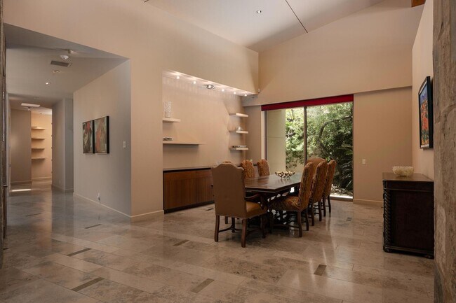 Building Photo - 9 Rockcrest