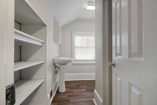 Building Photo - Charming 4BR House in Greensboro