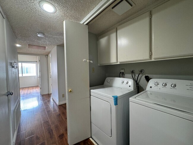 Building Photo - Available April 2026: 3 Bedroom, 2.5 Bathroom Townhouse with Attached Garage and Washer and Dryer...