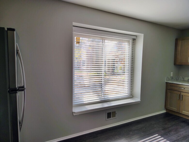 Building Photo - 24757 Bashian Dr