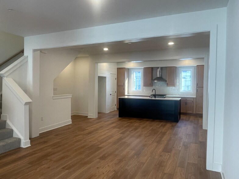 Building Photo - 305 Frederick Wy