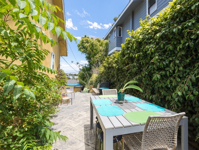 Building Photo - 416 Virginia St