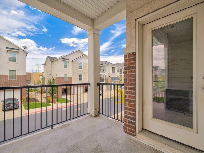 Building Photo - Spacious 3 Bed, 2 Bath Condo in The Exchange – Lehi, UT