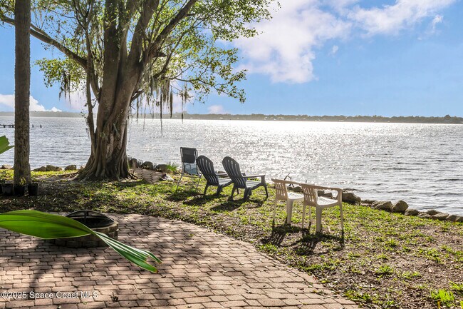 Building Photo - 225 S Tropical Trail