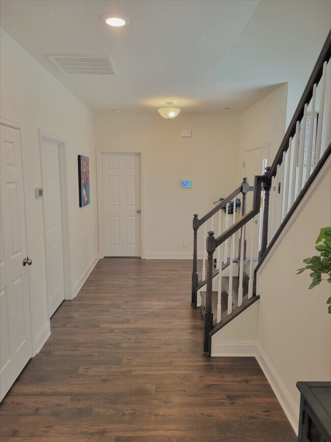 Building Photo - Beautiful end unit townhouse in Cosby Village with loads of extras.