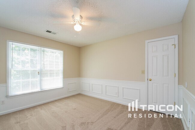 Building Photo - 1373 Wynford Gate