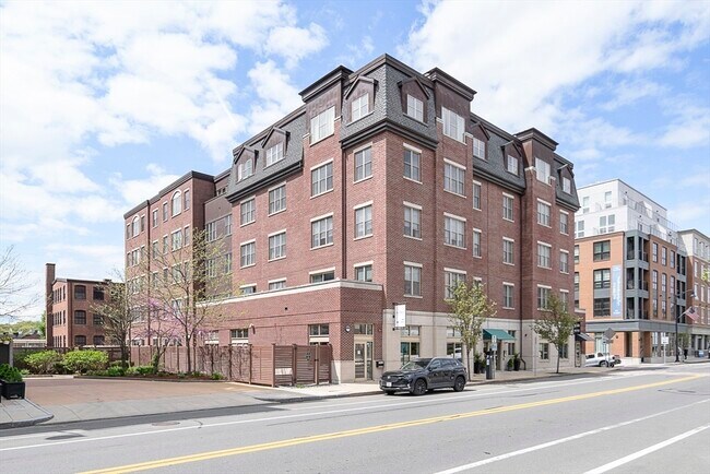 Building Photo - 116-128-128 Rantoul St