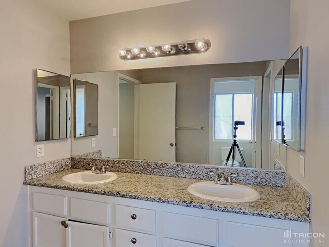 Building Photo - 5848 Goodsprings Ct