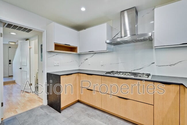 Building Photo - 209 Ortega Ave