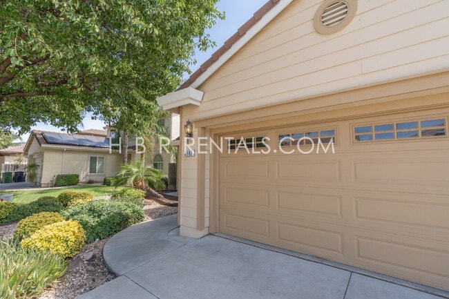 Building Photo - Spacious 5-Bedroom Retreat with 3 Full Baths in Beautiful Tracy – Your Perfect Home Awaits on Ten...