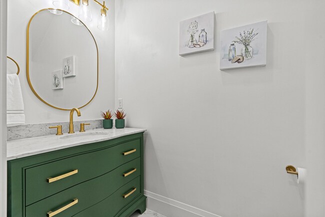 Building Photo - 202 NE 2nd Ave