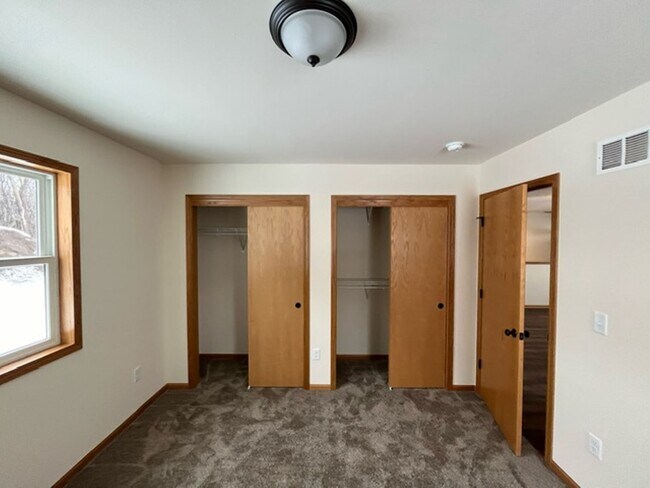 Building Photo - 516