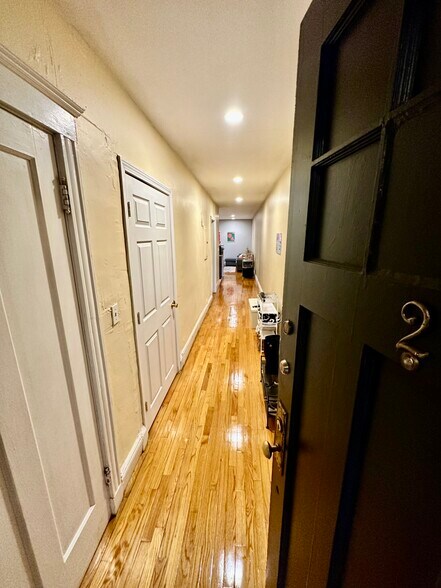 Building Photo - 56 Egmont St