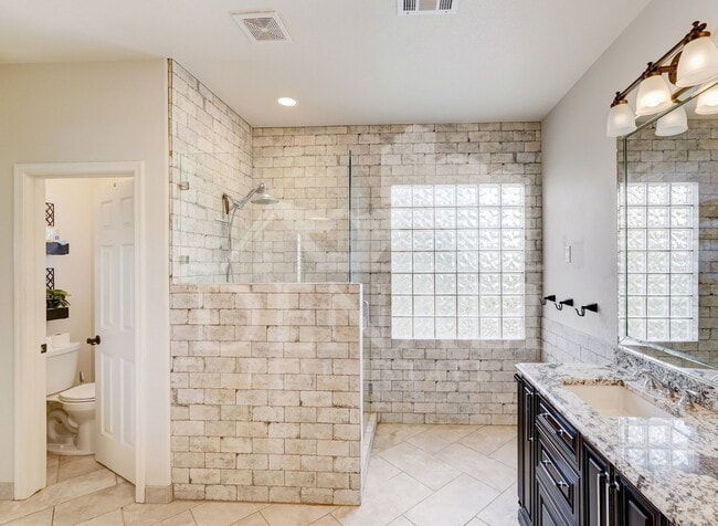 Building Photo - 40844 N Union Trail