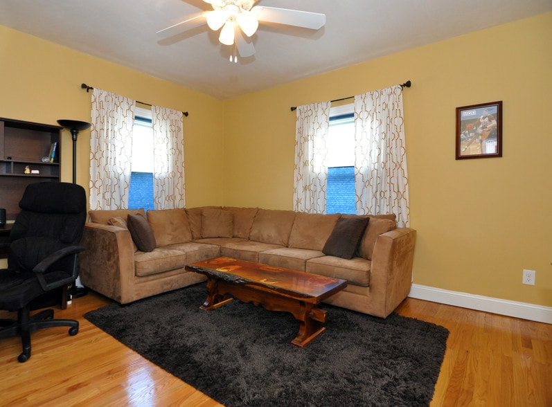 Bedroom 2 - 27 Central St