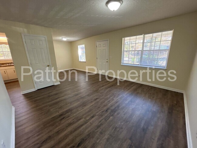 Building Photo - 11 Loquat Ct